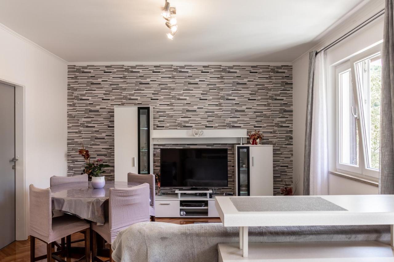 Apartman Danijela Zagorje Bagian luar foto